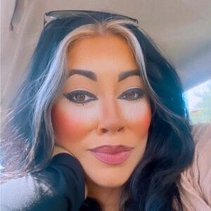 Meet your Posher, Persephoni